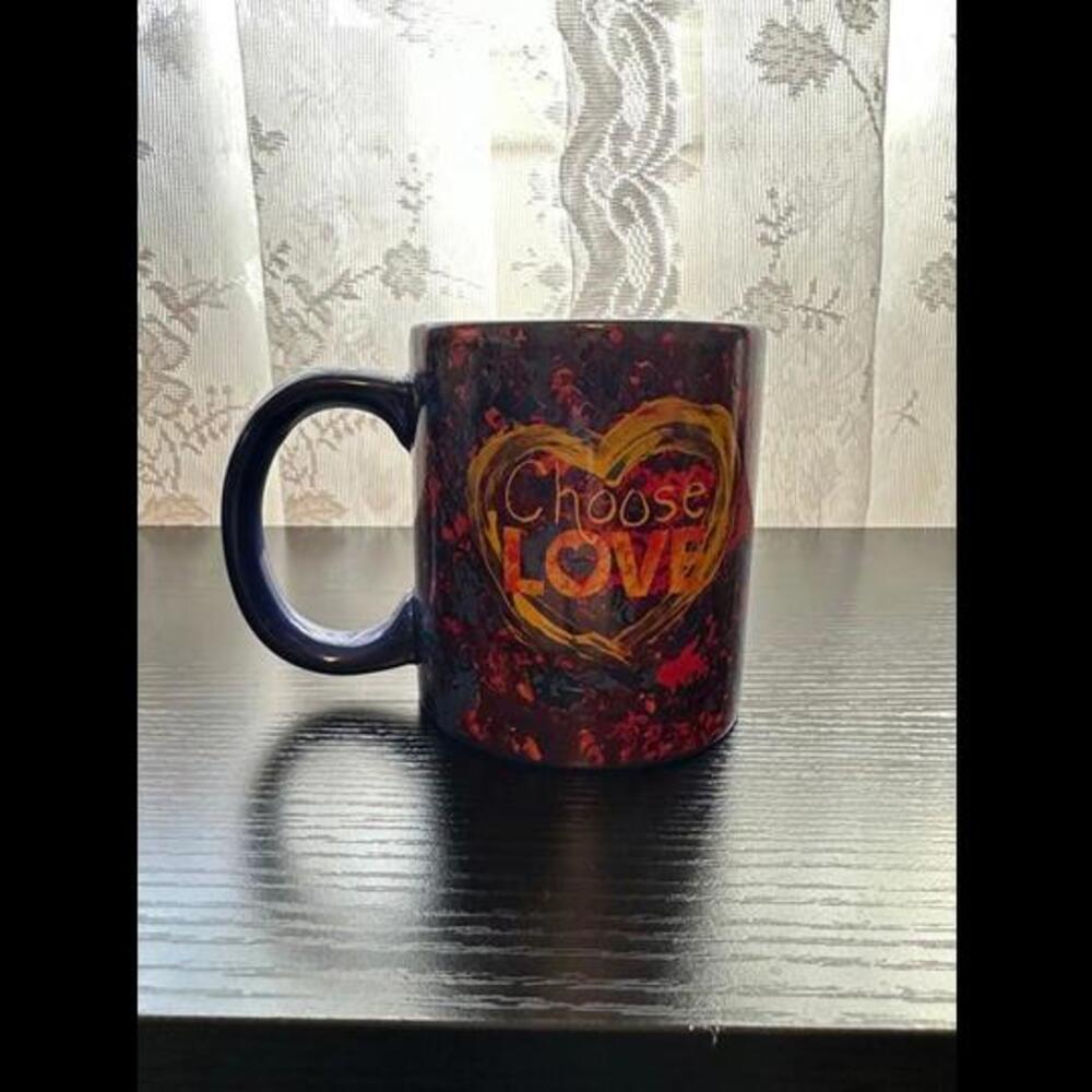 "Choose Love" Inspirational Quote Mug - Artistic Heart Design